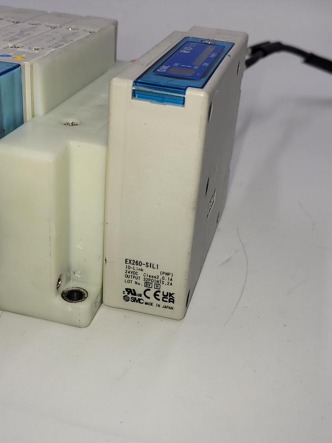 Used SMC SY5-IOL-0-N710RI W/ 8 solenoids SY5300 - 5UI - NA / One: EX260-SIL1 Serial Transmission System output