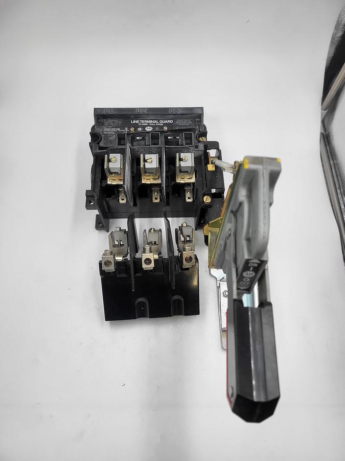 Used Allen Bradley Allen Bradley 1494V-DS100 & 1494V-FS100 Disconnect Switch