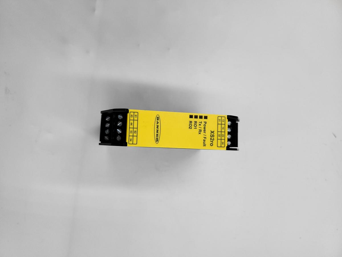Used Banner XS2ro PN: 85075 Safety Controller Relay Safety Output Module