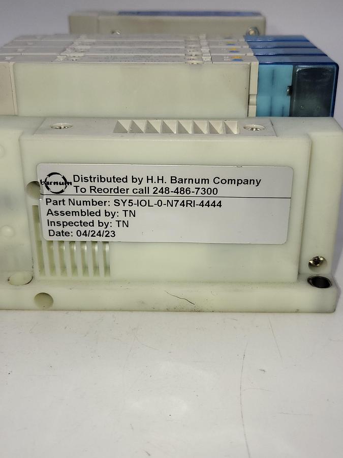 Used SMC SY5-IOL-0-N74RI W/ 4 solenoids SY5400 / One: EX260-SIL1 Serial Transmission System