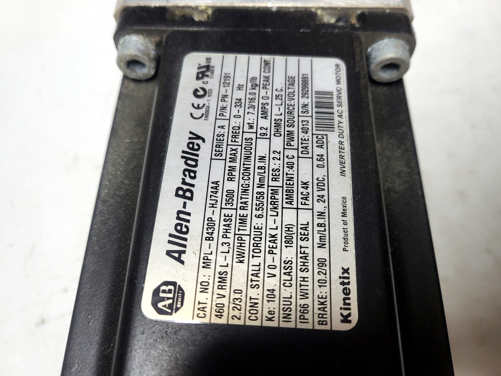 Allen-Bradley MPL-B430P-HJ74AA nameplate