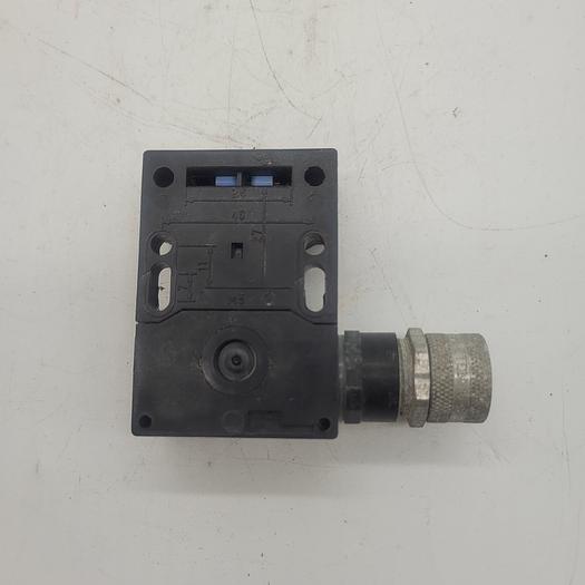 Used Schmersal AZ 15 ZURK-M20 Safety Switch