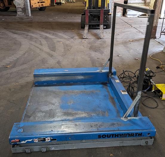 Used Hydraulic lift platform, scissor lift
