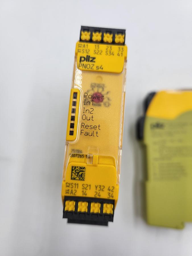Pilz PNOZ S4 / 751104 - 24VDC