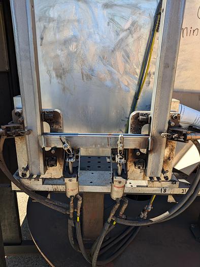 Used Fanuc arc mate 100 system R-J3 robot welding cell, rotary table