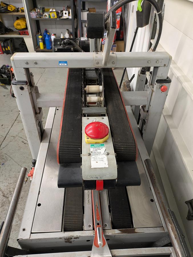Used 3m 700R random case sealer with top and bottom tape heads