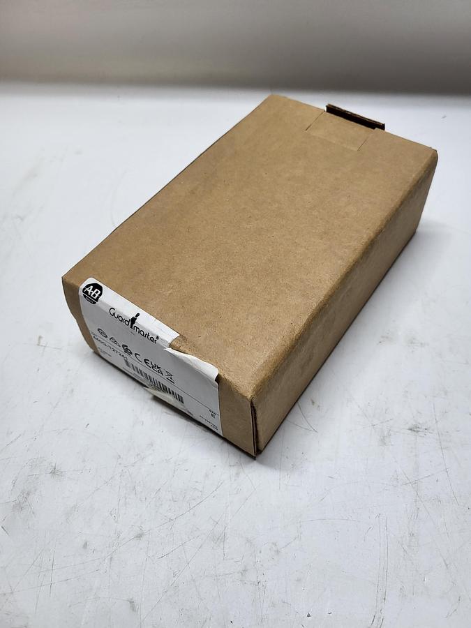 Allen-Bradley Guard Master 440G-T27241 Ser.E New! IN BOX!