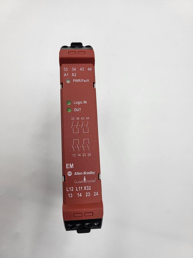 Used Allen Bradley 440R-EM4R2 DIN-rail mount relay