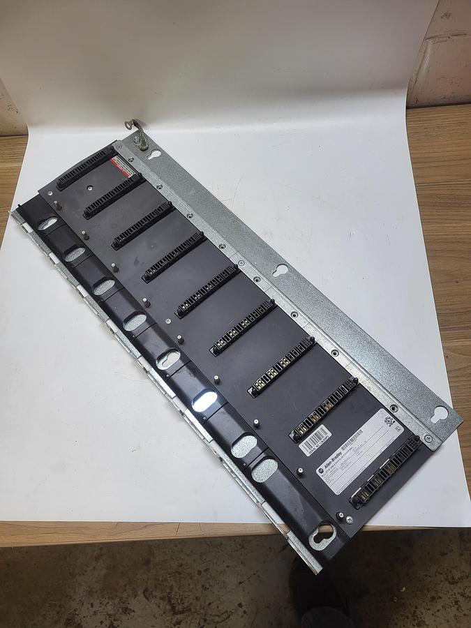 Used Allen-Bradley Bulletin 2094-PRS8 Ser.A Power Rail