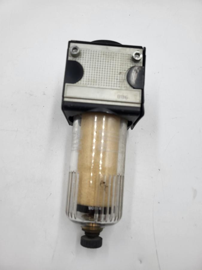 Used 886 PNEUMATIC FILTER 230 PSI / 120 degree Fahrenheit