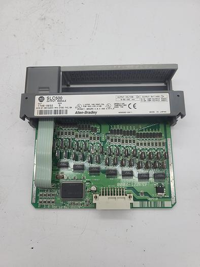 Used Allen-Bradley SLC500 Output Module 1746-OB32 Ser.D