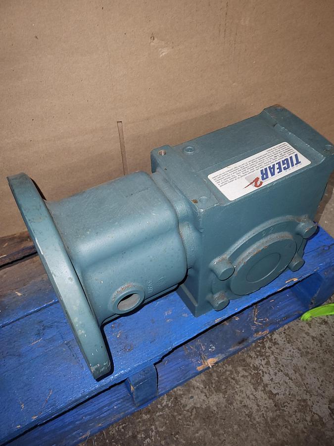 Used TIGEAR-2 Right Angle Worm Gear Reducer 26Q10L18 / 2.63 in Center Distance 180TC Frame Size - Left Output Ratio 10:1