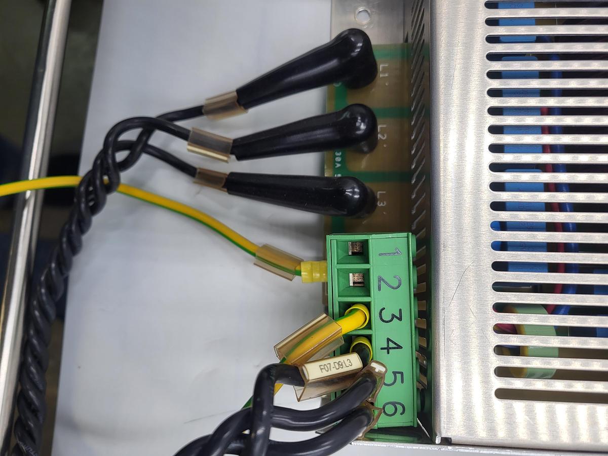 Used Rockwell Automation 2090-XXLF-X330B (SER A) AC DRIVE w/ 6 pin patch cord