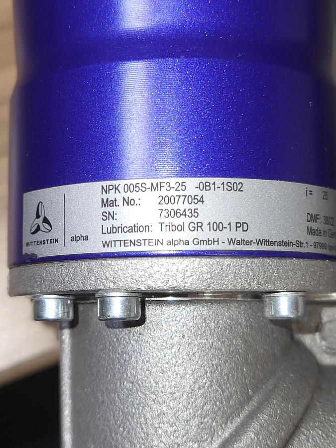 Used AB .42 HP servo motor VPL-B0631T-PK14AA & Wittenstein right angle gearbox NPK 005S-MF3-25 & Servoclass SC050R coupling