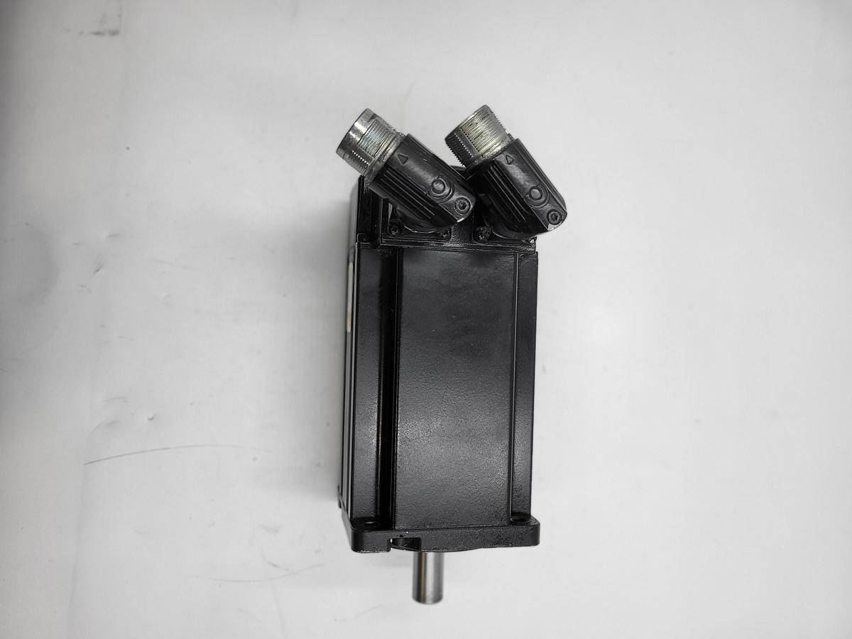 Used Allen Bradley Kinetix Inverter duty AC Servo Motor MPL--B330P-SK72AA - 460V 5000 RPM 1.8/2.4 kW/HP