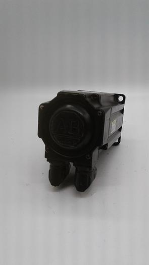 Used Allen-Bradley Inverter Duty AC Servo Motor MPL-B430P-MK72AA
