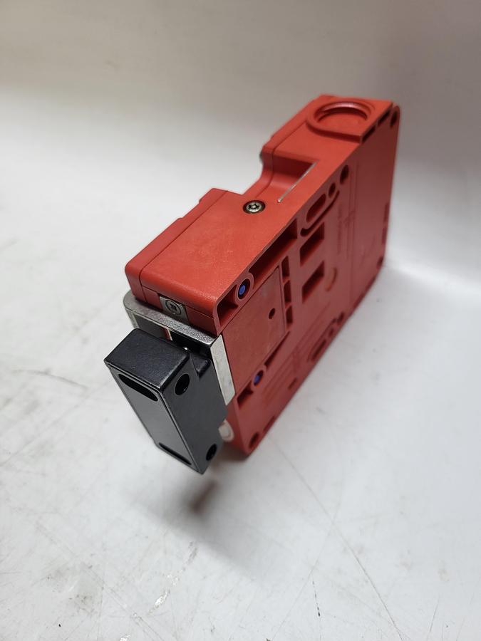 Allen-Bradley Guard Master TLS2-GD2 NEW! *not in box*