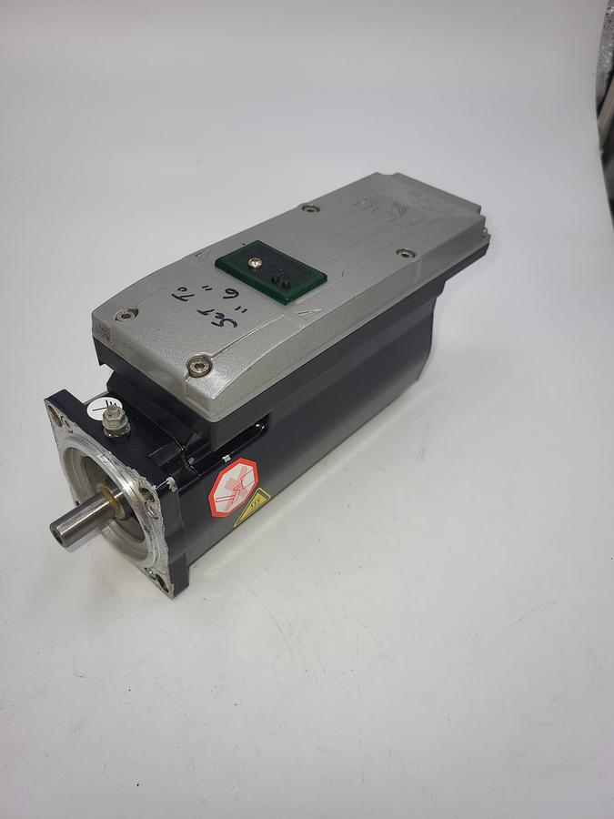Used Schneider Electric ID # 66012102-002 Servo motor with 070 flange size, 011 Standstill torque Sincos SKM 36 Encoder without brake.