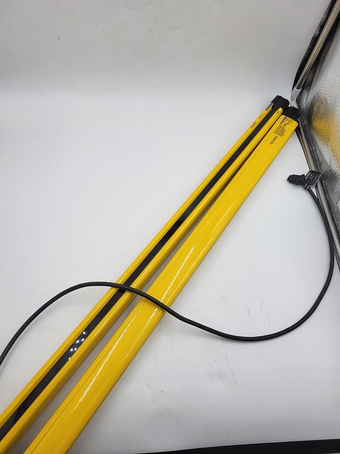 Used Keyence GL-R44H-R Light Curtain, Main Unit, 44 Optical Axes, Receiver Only