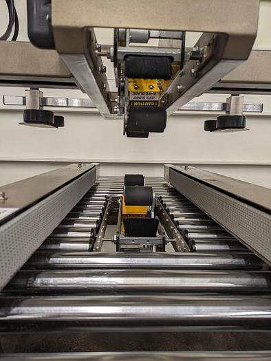 Used Highlight Magnum 2300 SDU, case taper, tape machine