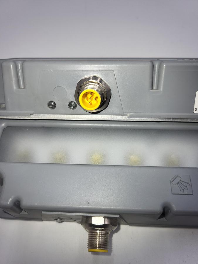 Used LC300-WHI-W Smart Vision Lights 5 PIN
