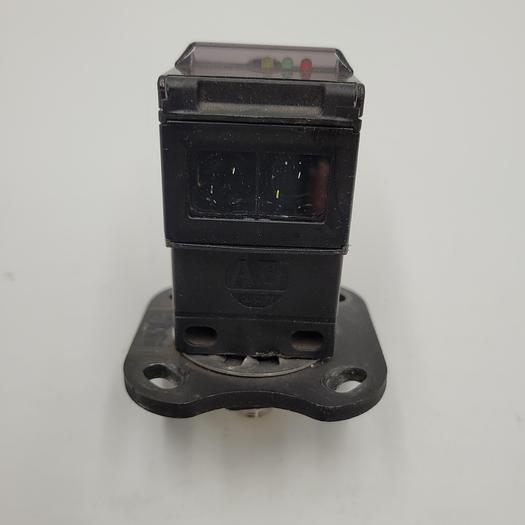 Used ALLEN BRADLEY 42GRU-9200-QD SER B PHOTO ELECTRIC SENSOR / SWITCH