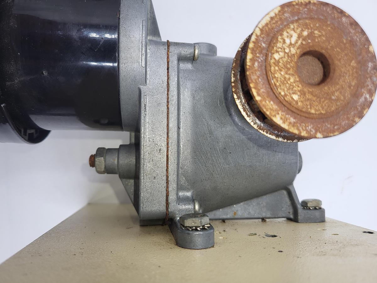 Used Dayton 1LPZ1 Gearmotor,9.5 RPM,200Torque,115/230V & matching gear box