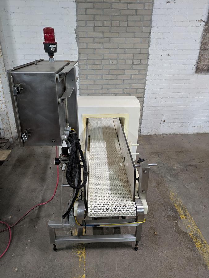 Used safeline metal detector, conveyor, 