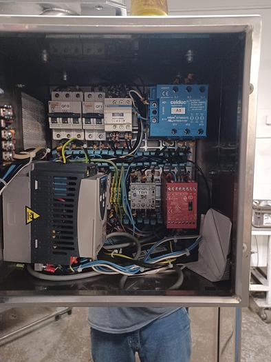 Used Citus jacketed mixing kettle and Alum-a-lift lifting cart