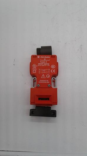 Allen-Bradley Guard Master Safety Interlock Switch LOT 4009108830 440K-T11204