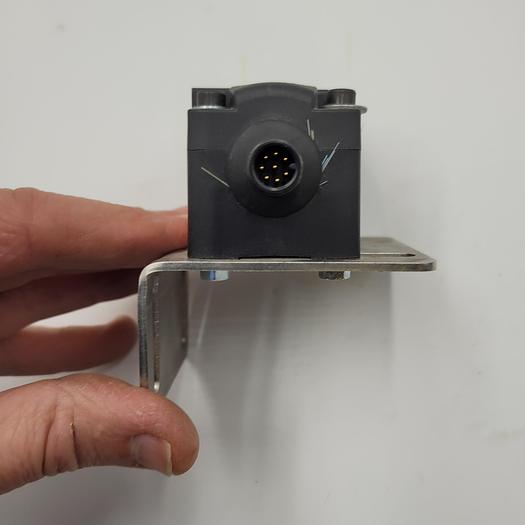 Used EUCHNER Non-Contact Safety Switch On Bracket Built-in Connector, Unicode, 8 Pins, M12, 41 mm x 70 mm CES-AR-C01-AH-SA