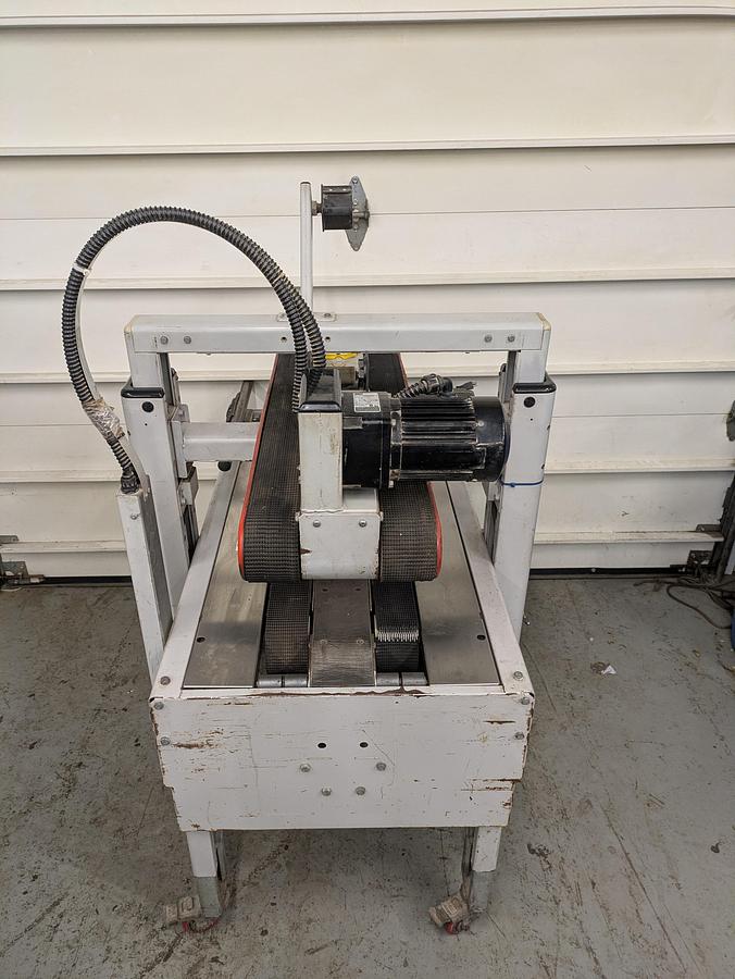 Used 3m 700R random case sealer with top and bottom tape heads