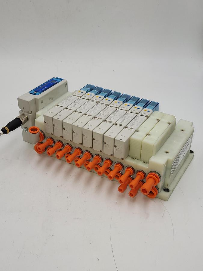 Used SMC SY5-IOL-0-N710RI W/ 8 solenoids SY5300 - 5UI - NA / One: EX260-SIL1 Serial Transmission System output