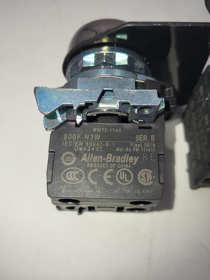 Used Allen Bradley Green Push Button 800FM-LE3 contact blocks 800F-X10 & 800F-N3W