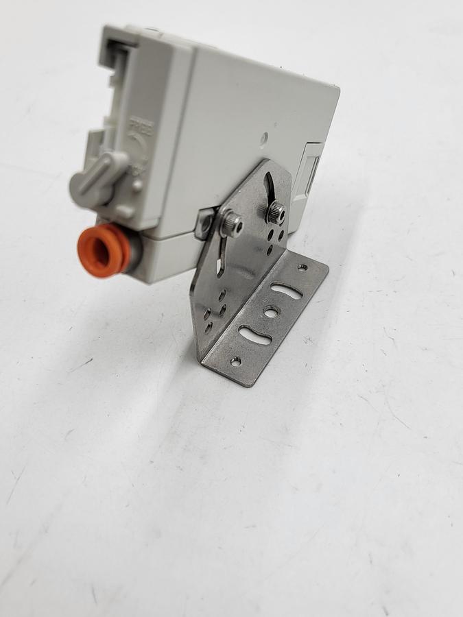 Used SMC IONIZER IZN10E-02O07 with mounting bracket