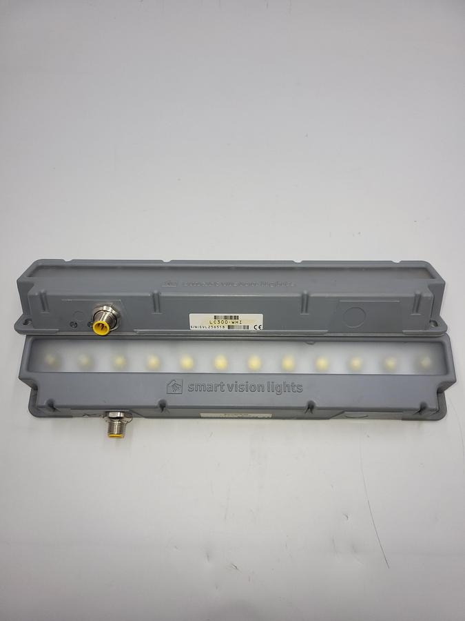 Used LC300-WHI-W Smart Vision Lights 5 PIN