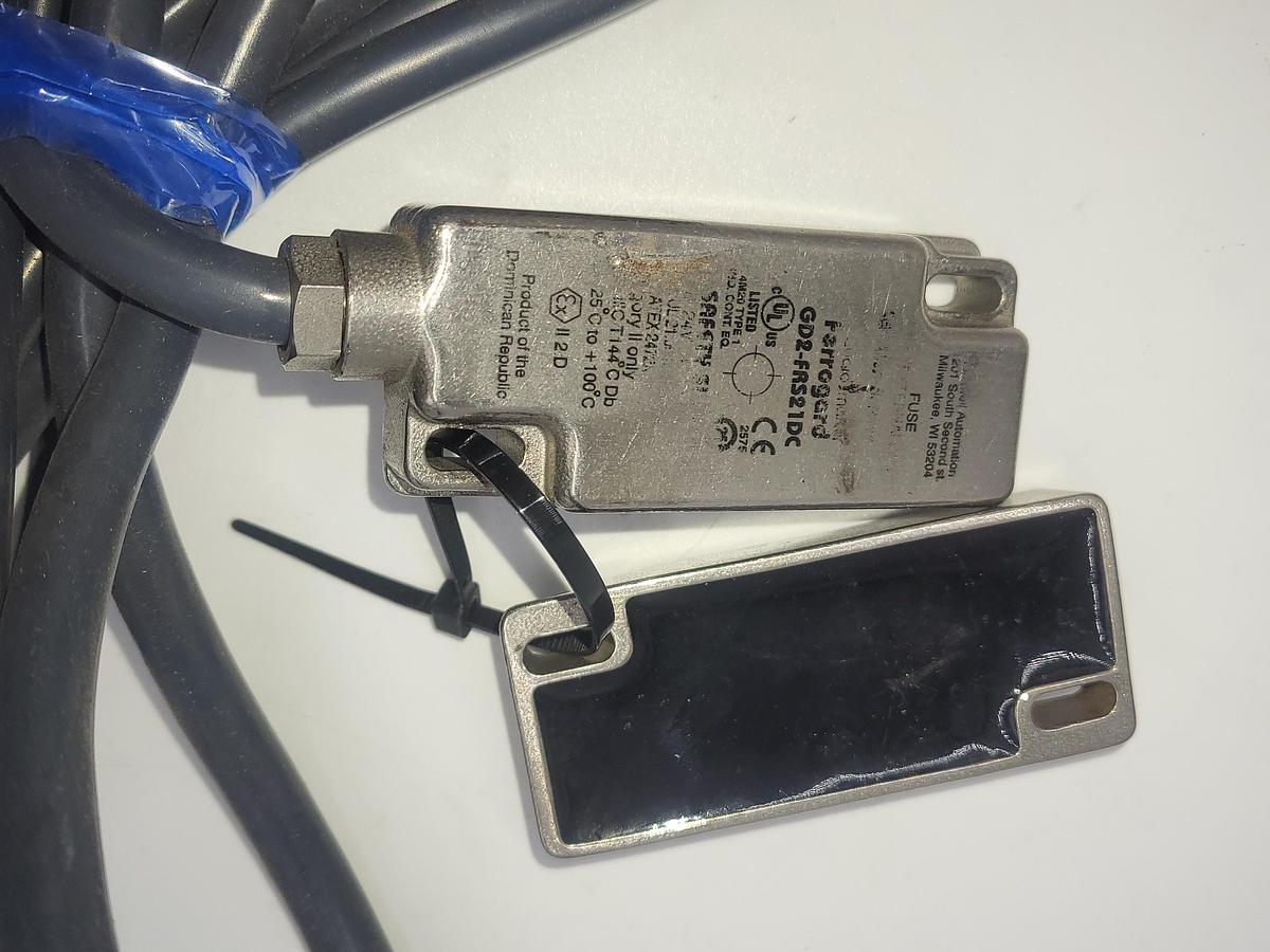 Used Allen Bradley Ferrogard GD2-FRS21DC 440N-G021123 Non-Contact Safety Switch, Series A & cable