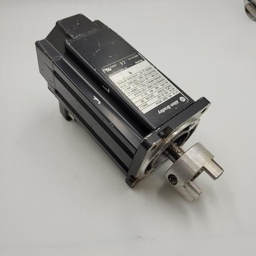 Used ALLEN BRADLEY MPL-B330P-MJ22AA rotary servo motor