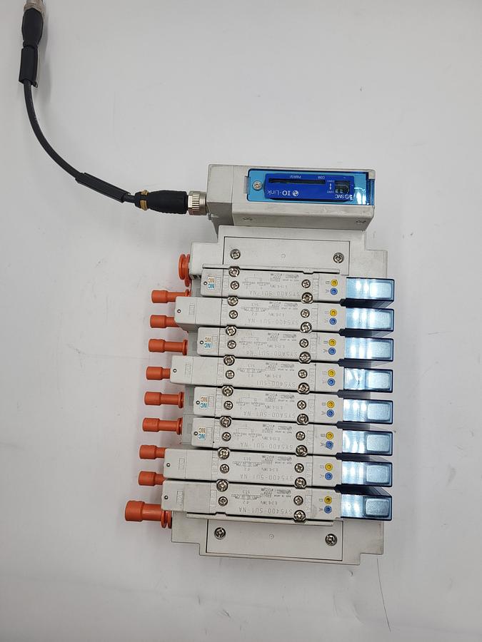 Used SMC HHB-144695 pneumatic hub & 8 Solenoid Valves SY5100-5U1