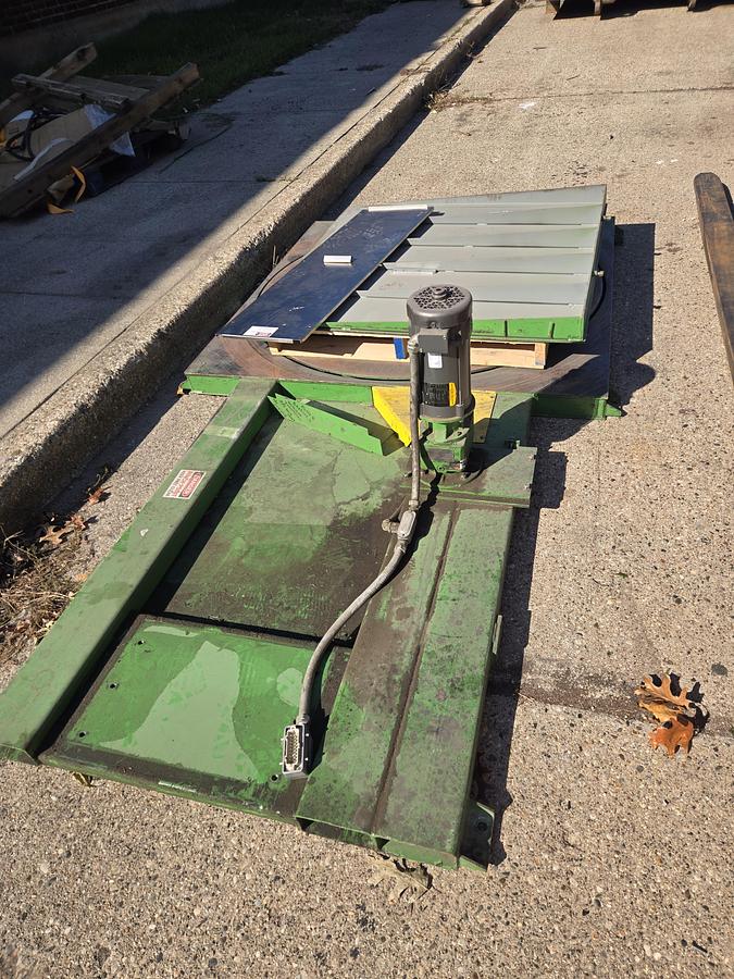 Used Highlight pallet wrapper with ramp