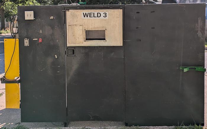 Used Fanuc arc mate 100 system R-J3 robot welding cell, rotary table