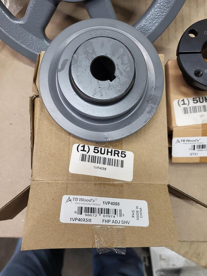 Dayton motor P56AF92A11 / 1.5 HP *NEW IN BOX* Includes: 2 SHEAVES BK85 & ADJ 1VP4058 / QTX1/2 SG BUSHING