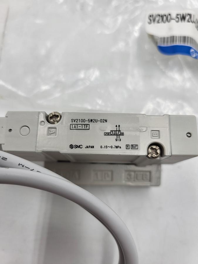 SMC SV2100-5W2U-02N valve, sgl sol, plug-in, SV2000 SOLENOID VALVE, 5-PORT - NEW
