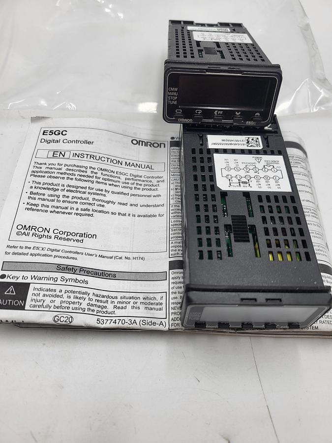 Omron E5GC-0X0A6M Temperature controller