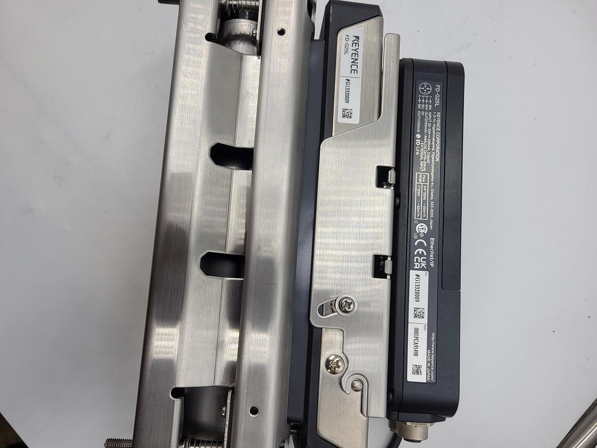 Used Keyence Clamp-On Gas Flow Meter DN G133200009 FD-G25L & two Upstream/downstream damping material FD-GD20B