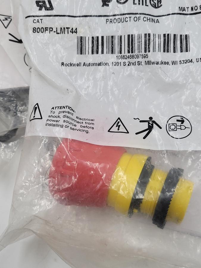 Allen Bradley illuminated emergency stop button 800FP-LMT44 *NEW SEALED BAG*