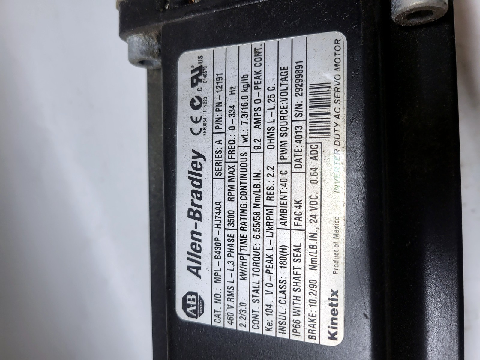 Allen-Bradley MPL-B430P-HJ74AA nameplate