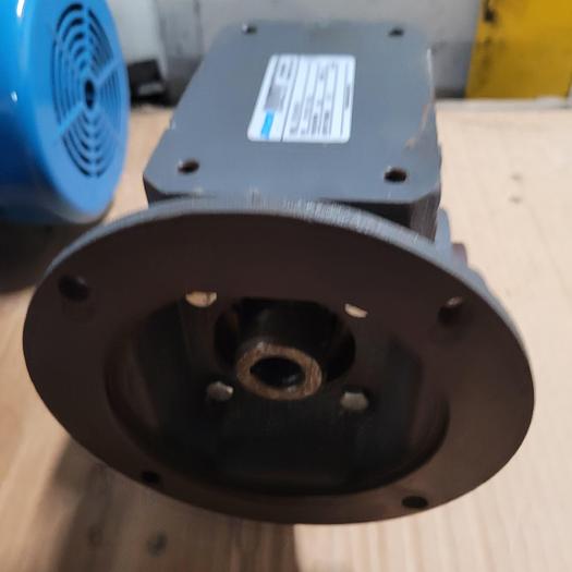 Morse 237Q56H20 Raider® C Face Quilled Input Worm Gear Reducer 56C Frame 20:1 Ratio 5/8" - 1 7/16" Output Shaft