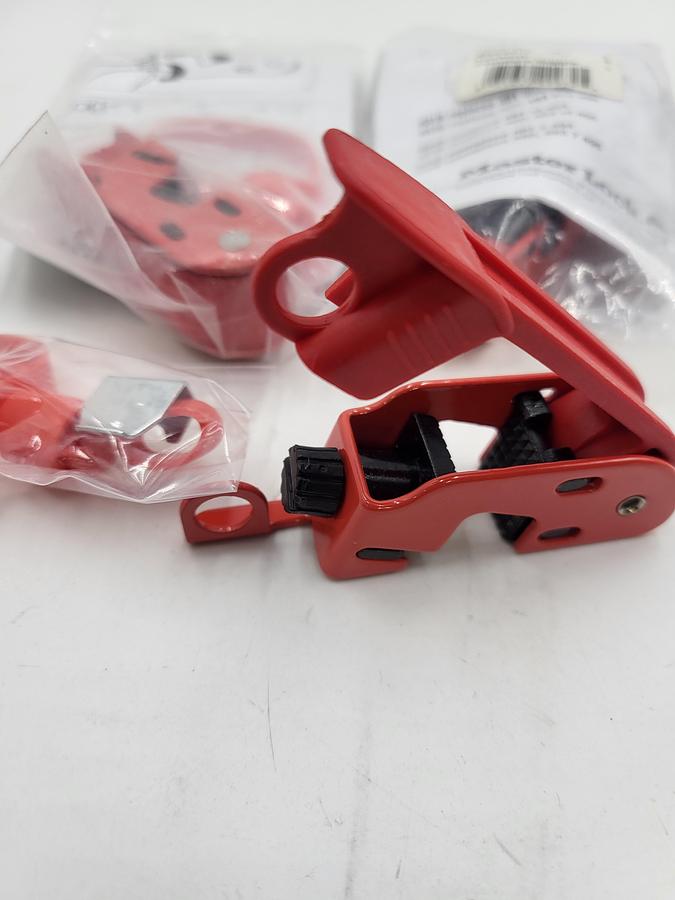 Master Lock 493B Grip Tight Circuit Breaker Lockout Standard Toggle *NEW in bag*