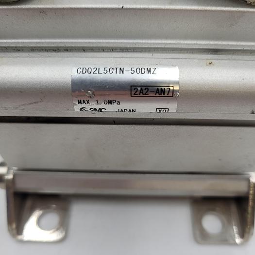 Used SMC CDQ2L50TN-50DMZ PNEUMATIC CYLINDER with bracket